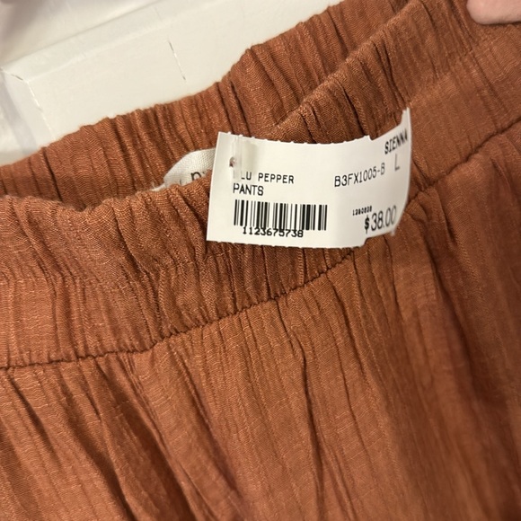 Blue Pepper palazzo pants with pockets. - Picture 3 of 3